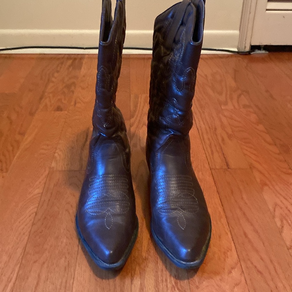 Women’s Cowboy Boots - Picture 2 of 5